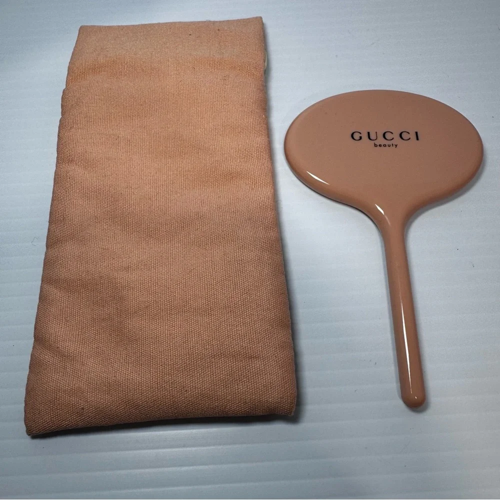 Gucci Beauty Small Pink Mirror With Floral Pink Pouch